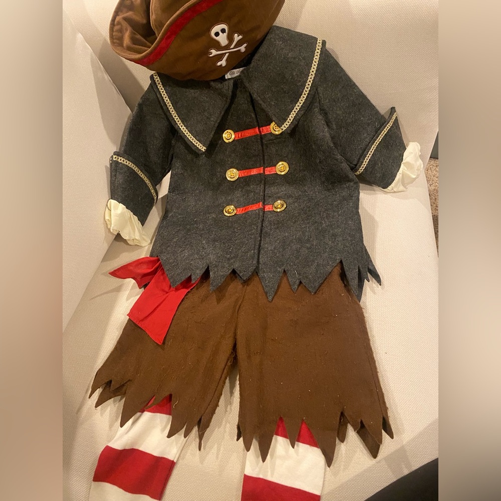 -pirate baby/ toddler 
Brand old navy 
size 2T 
Includes hat, pants and jacket